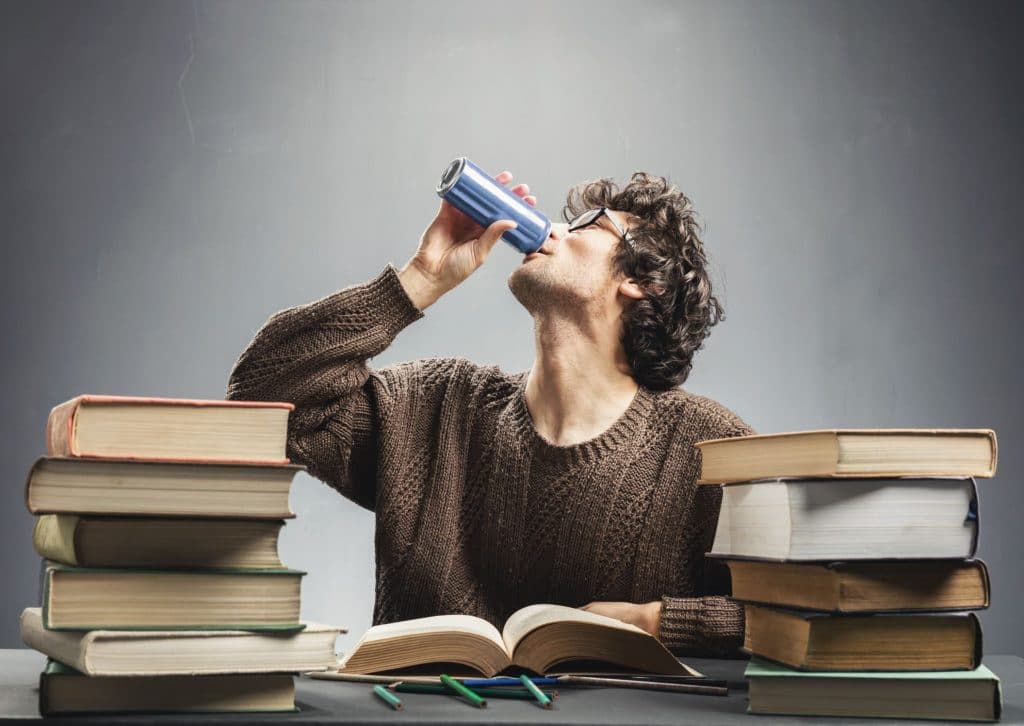 نوشیدنی انرژی‌زا چه بلایی بر سرتان می‌آورد؟