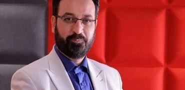فرزاد جمشیدی مجری پرحاشیه تلویزیون در ۵۶ سالگی بر اثر سکته قلبی درگذشت