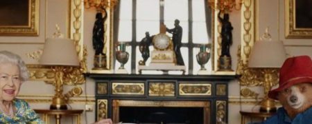 خرس پدینگتون با ملکه الیزابت چای می نوشد + ویدیو