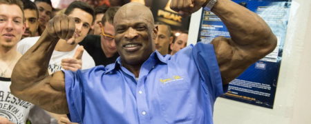 بهترین ورزشکار تاریخ پرورش اندام با ۸ عنوان مستر المپیا اکنون نمی تواند راه برود + ویدیو