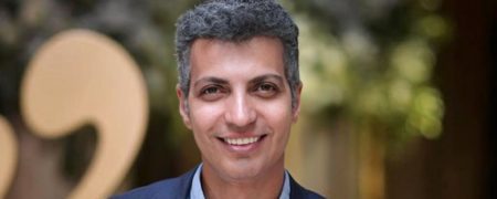 استقبال جالب بوشهری ها از عادل فردوسی پور با آواز انتقادی از صدا و سیما + ویدئو