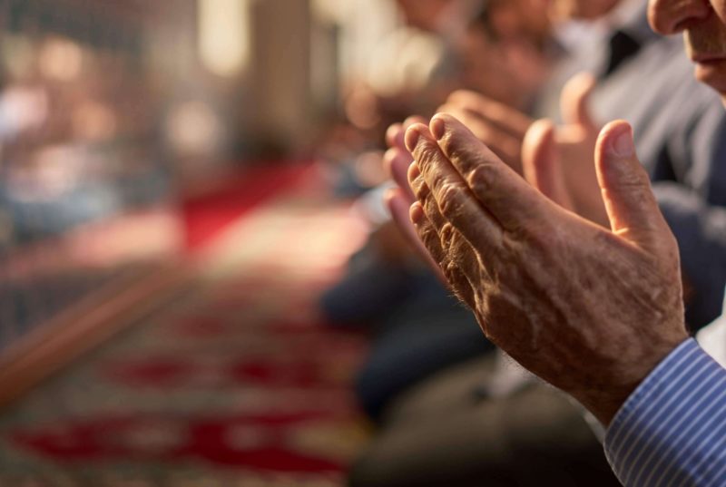 نماز جمعه چگونه خوانده می شود؟