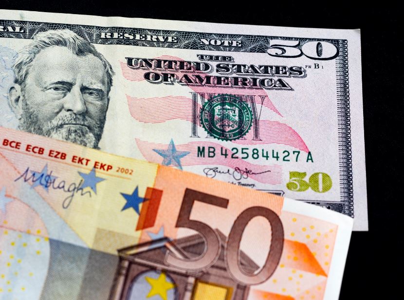 کاهش ارزش یورو و رکود اقتصادی اروپا، ارزش دلار را افزایش می دهد