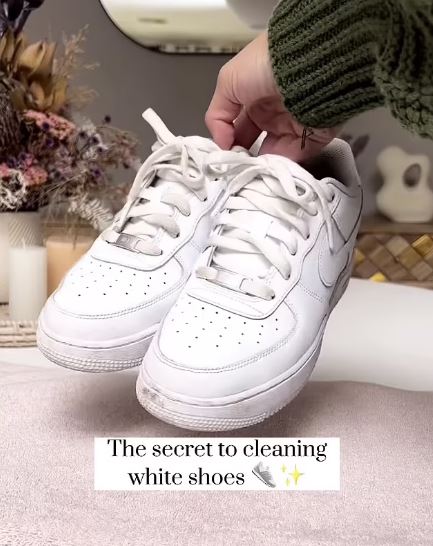 برای تمییز کردن کفش سفید از خمیر دندان استفاده کنید 