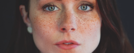 ترند آرایشی روز: آرایش کک و مک دار