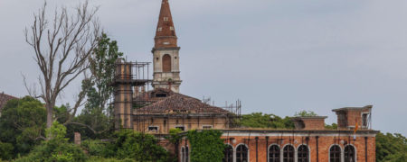 جزیره شوم ایتالیایی که ۵۰ درصد خاک آن را خاکستر انسان تشکیل می دهد