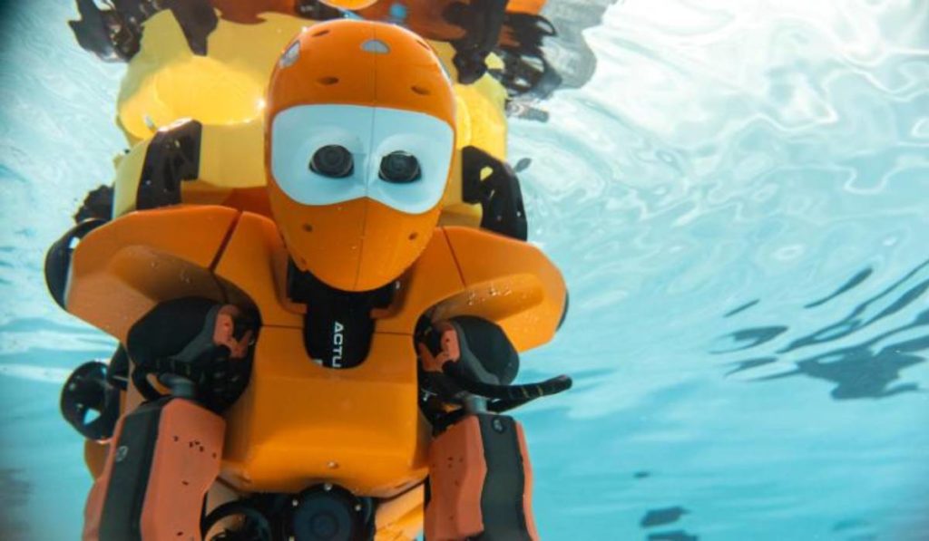 ربات غواص به کاوش کشتی های غرق شده در کف اقیانوس می پردازد + ویدیو