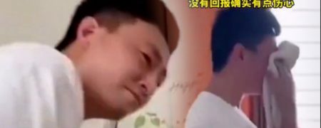 پدری که پس از یک سال تدریس ریاضی به پسرش از نمره امتحان او به گریه می‌افتد + ویدیو