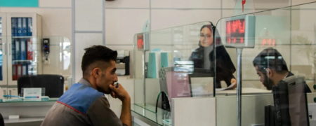 بخشنامه بی سابقه بانک ملت برای کارکنان زن و مرد؛ جوراب نازک، آرایش و خالکوبی ممنوع!