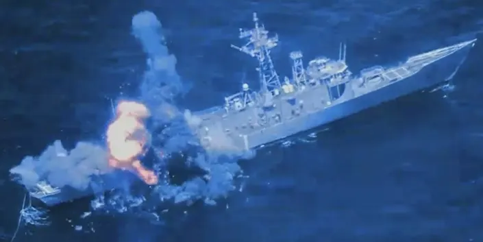غرق کردن ناوچه جنگی بازنشسته آمریکایی در جریان رزمایش دریایی