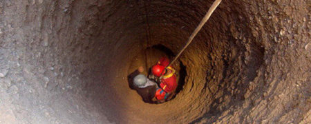 مرگ غم‌انگیز کودک ۴ ساله در اثر سقوط در چاله ۵۰ متری پارک + ویدیو