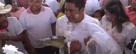 ازدواج شهردار مکزیکی با تمساح ۷ ساله به منظور درخواست برکت و نعمت برای روستا