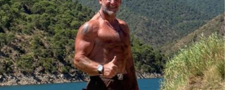 دوریان ییتس، اسطوره پرورش اندام، بدن عضلانی اش در ۶۰ سالگی را به رخ می‌کشد