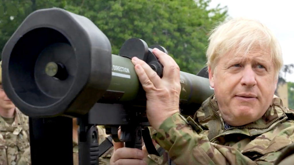 حضور بوریس جانسون در تمرینات آموزشی سربازان اوکراین توسط نیروهای بریتانیا + ویدیو
