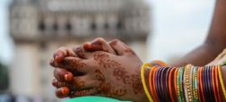 مجازات کول کردن شوهر و گرداندن در خیابان برای زن هندی متهم به خیانت + ویدیو