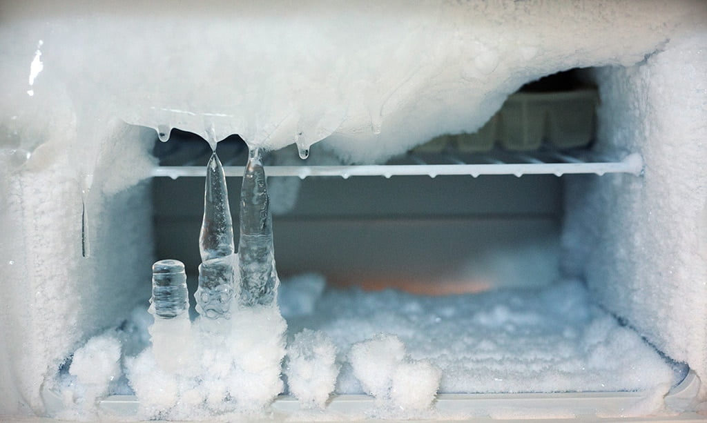دلیل برفک زدن یخچال چیست؟ چطور برفک یخچال را سریع از بین ببریم؟
