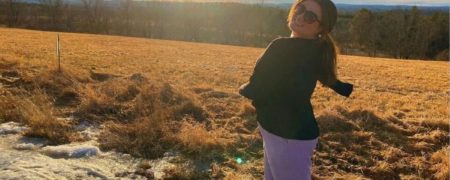 زنی که با پیشگویی اتفاقات مهم زندگی سلبریتی های مشهور هزاران دلار درآمد ماهانه دارد