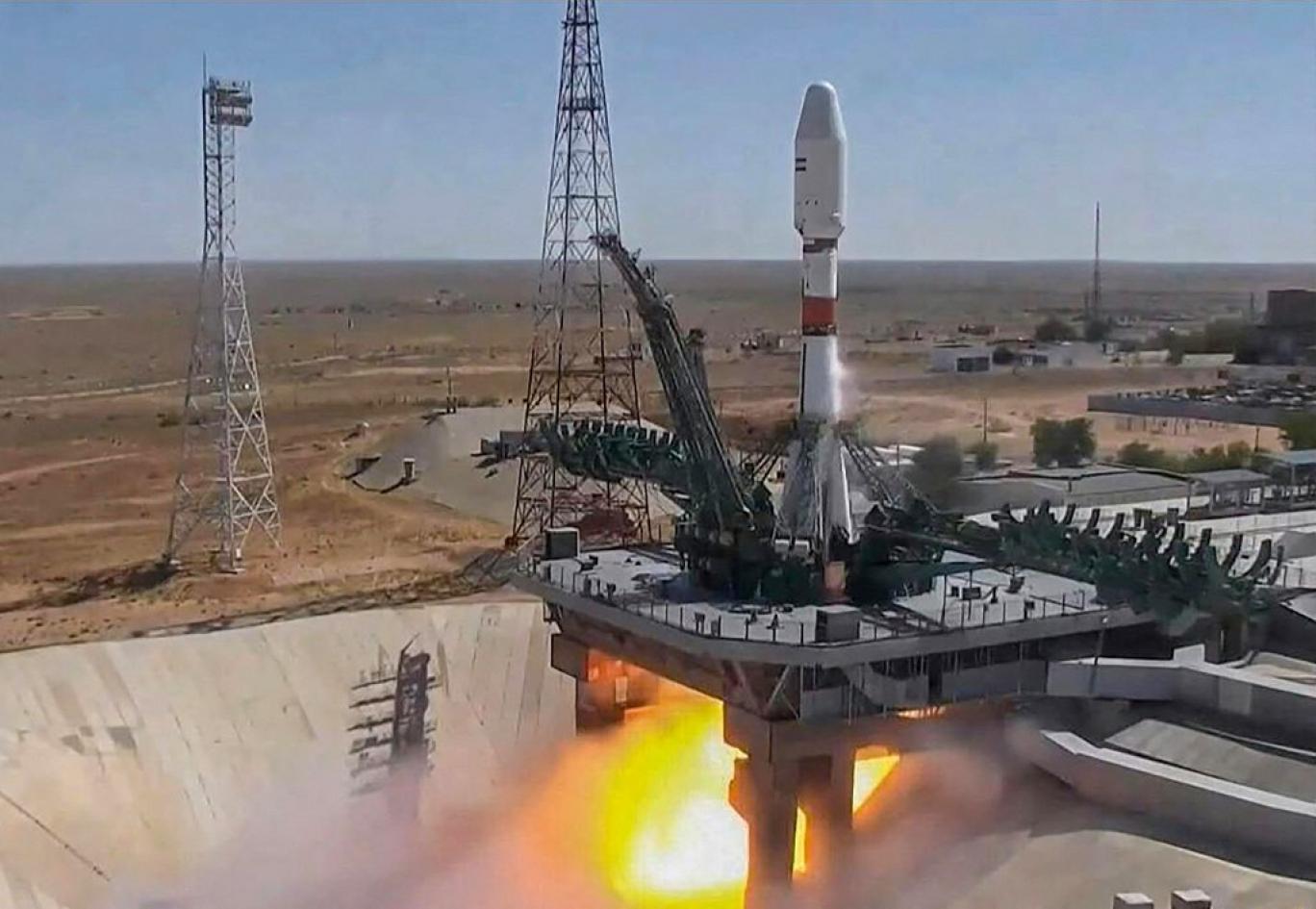 آیا ماهواره خیام توسط شرکت های روسی ساخته شده است؟