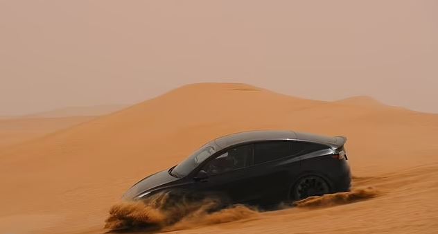  تسلا تست گرمای ماشین های خود را در دبی انجام داد 