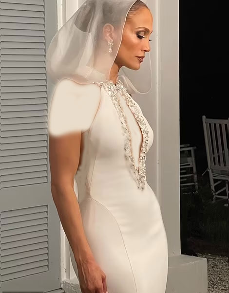 قیمت لباس عروس جنیفر لوپز در مراسم ازدواجش با بن افلک کار چقدر بود؟