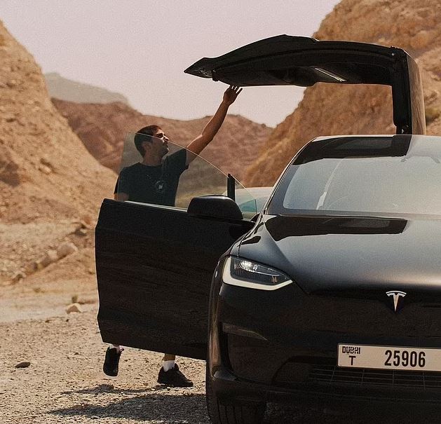  تسلا تست گرمای ماشین های خود را در دبی انجام داد 