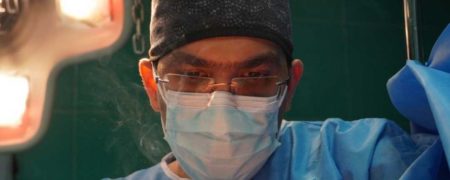 برای درمان سرطان سینه به چه پزشکی مراجعه کنیم؟