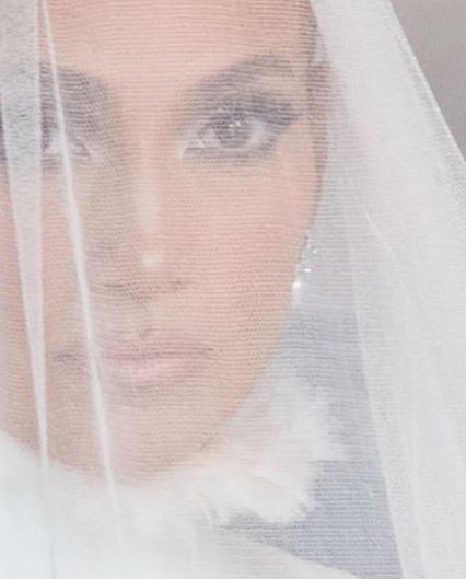قیمت لباس عروس جنیفر لوپز در مراسم ازدواجش با بن افلک کار چقدر بود؟
