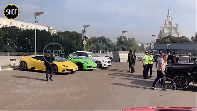 حمله پلیس روسیه به رانندگان خودروهای سوپراسپرت در مسکو + ویدیو