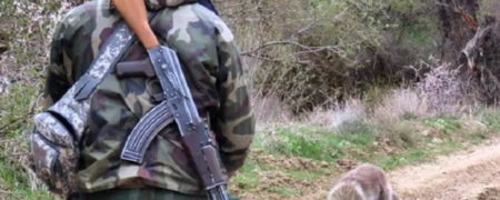 جزییات کشته شدن محیط بان کرمانشاهی توسط پدر مقتول با کلاشنیکف در مقابل دادگاه