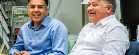 دانشمند ایرانی بینایی ۱۴ فرد نابینا را به آن ها بازگرداند؛ دکتر مهرداد رفعت کیست؟