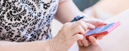 تلفن‌های همراه با باز کردن مغزتان شما را باهوش‌تر می‌کنند نه احمق‌تر