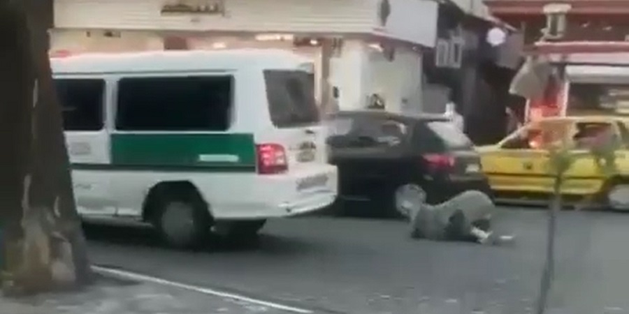 پرت شدن یک زن از خودروی گشت ارشاد در رشت و واکنش نیروی انتظامی + ویدئو