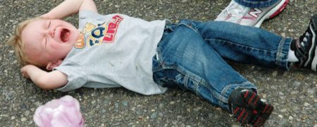 ۷ روش مقابله با عصبانیت، پرخاشگری و کج خلقی کودکان در کمال آرامش