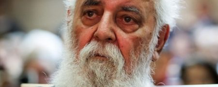 ماجرای اختلاف خانواده هوشنگ ابتهاج بر سر انتقال پیکر وی به ایران چیست؟