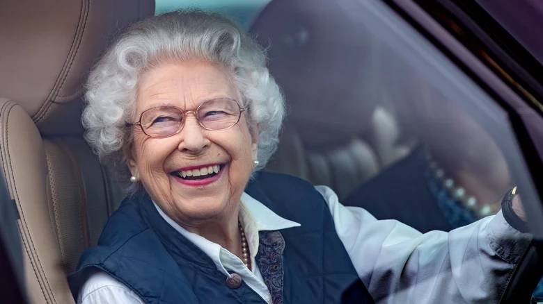اتومبیل نعش کش ملکه الیزابت چه بود؟