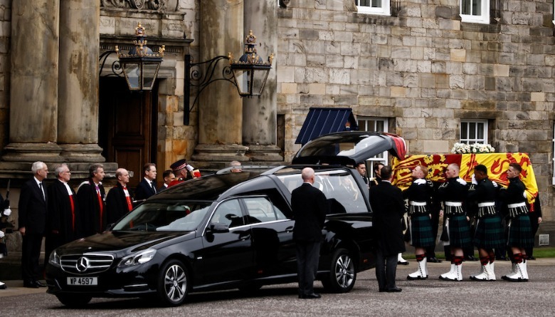 همه چیز درباره اتومبیل سفارشی که تابوت ملکه انگلستان را حمل می کرد + تصاویر