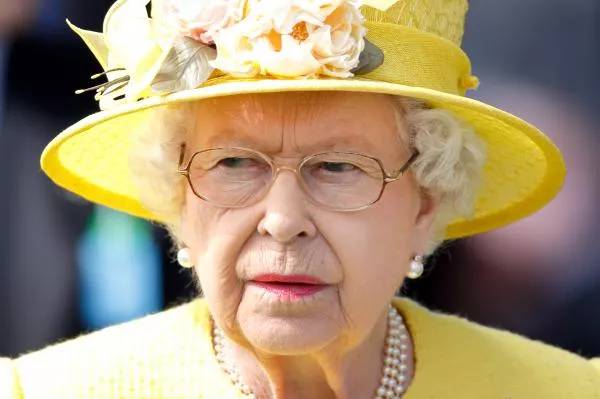 ثروت ملکه الیزابت دوم چقدر است؟