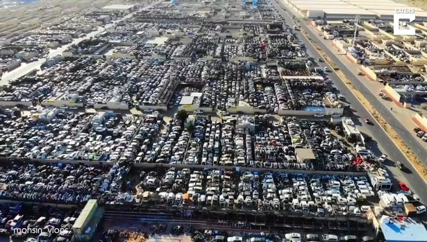 درآمد ۳۰ هزار پوندی از راه پیدا کردن خودروهای سوپراسپرت رهاشده کنار جاده در دبی