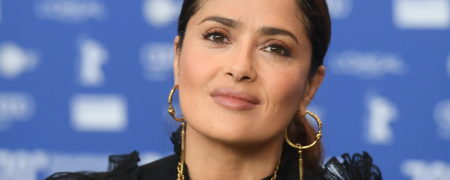 خاطره جالب و آموزنده سلما هایک از شیر دادن به یک نوزاد گرسنه غریبه