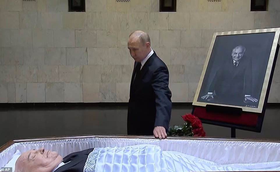 برگزاری تشییع جنازه میخائیل گورباچف بدون حضور ولادیمیر پوتین + ویدیو