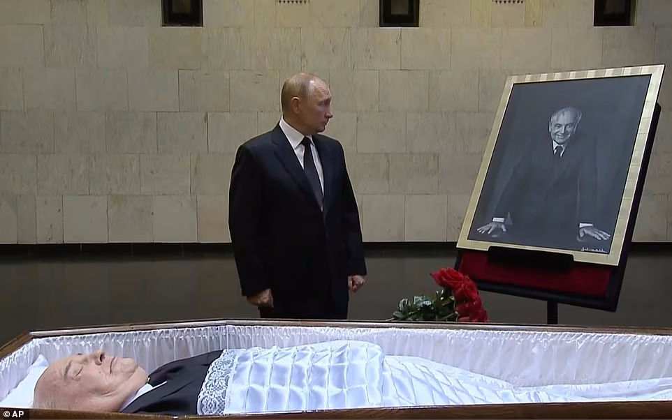 برگزاری تشییع جنازه میخائیل گورباچف بدون حضور ولادیمیر پوتین + ویدیو