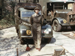 عکس های ملکه الیزابت دوم در طول جنگ جهانی دوم