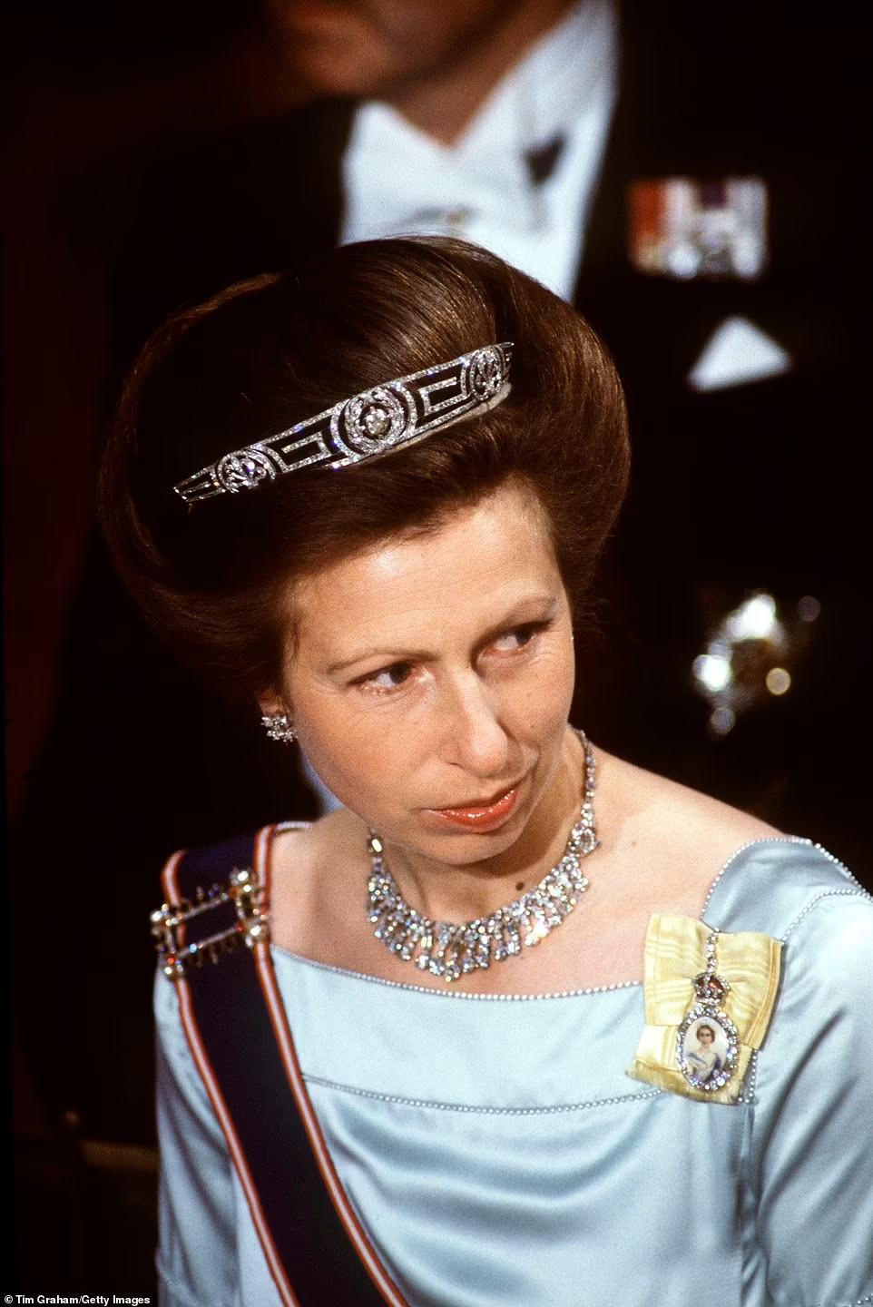 نگاهی به مجموعه خیره‌کننده تاج‌های ملکه انگلیس