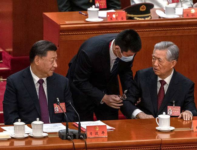 ماجرای اخراج رهبر سابق چین از کنگره حزب کمونیست چه بود؟