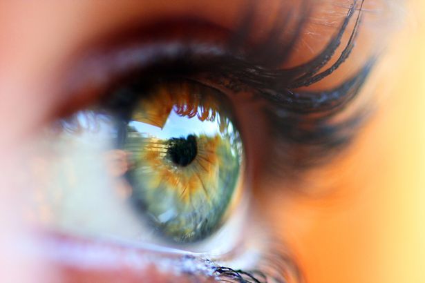 علائم مشکلات سلامتی در چشم ها چیست؟