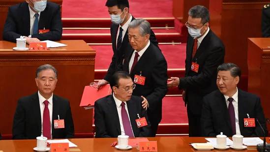 ماجرای اخراج رهبر سابق چین از کنگره حزب کمونیست چه بود؟