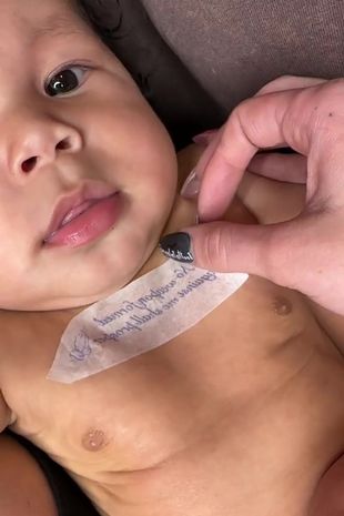 انتقاد کاربران به انتشار ویدیوی تتوی بدن یک نوزاد در تیک تاک