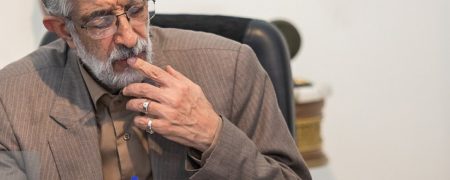 رفتار عجیب غلامعلی حداد عادل در یک نشست رسمی سوژه شد + ویدیو