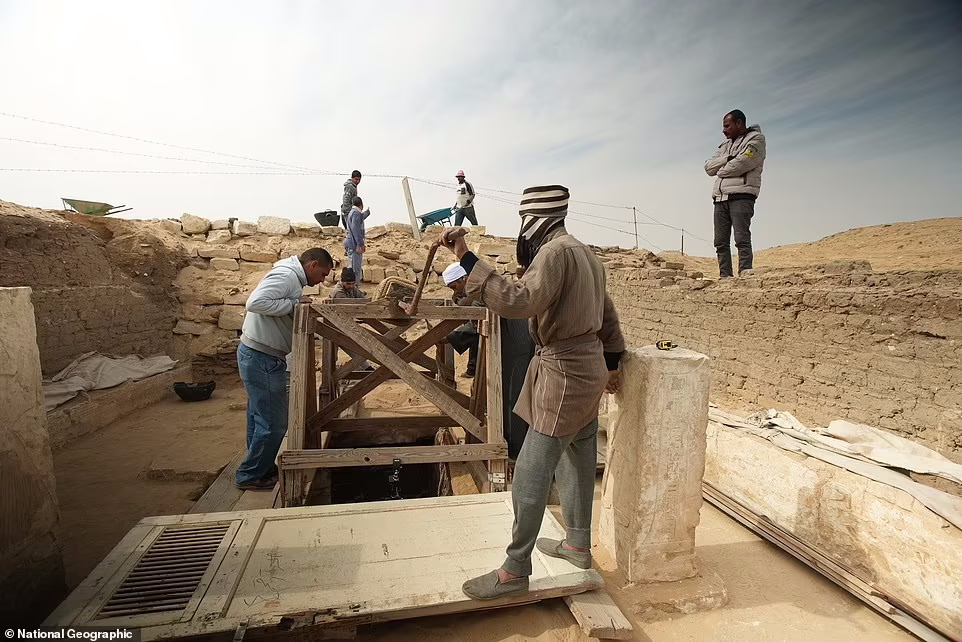 کشف تابوت ۳۳۰۰ ساله نجیب زاده بلندپایه مصر باستان در نزدیکی قاهره