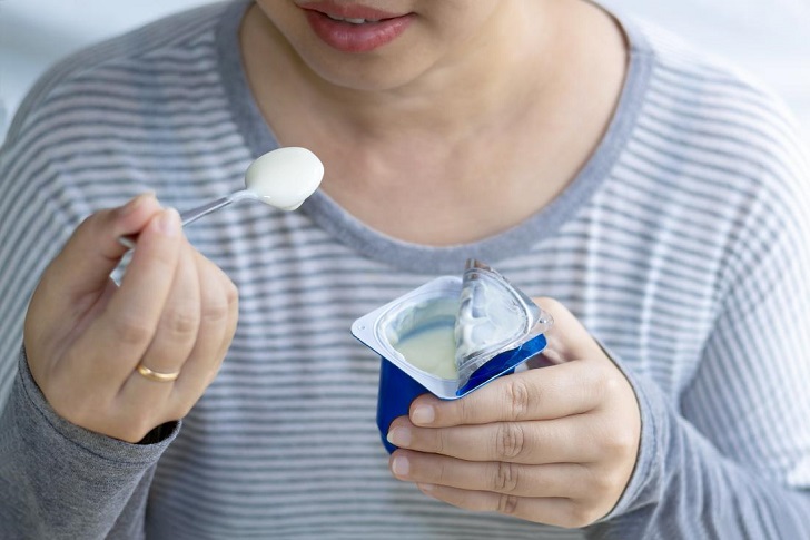 9 a woman eating yogurt for diabetes